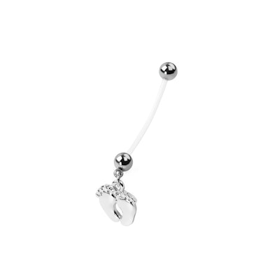 Těhotenský piercing do pupíku s dětskými nožičkami