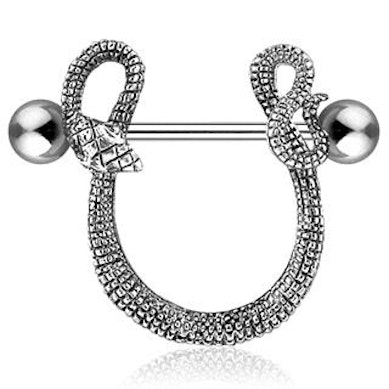 Piercing do bradavky s hadem