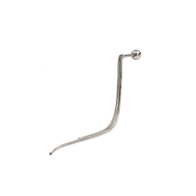 Piercing do ucha s dvojitým řetízkem