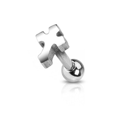 Tragus piercing s křížkem