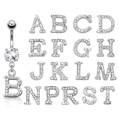Piercing do pupíku s písmenem zdobeným mnoha kamínky