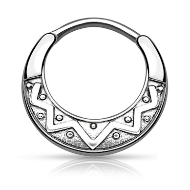 Septum piercing s aztéckým vzorem