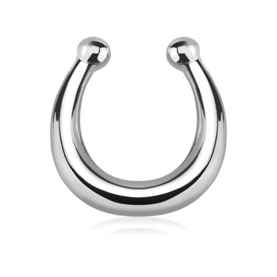 Falešný septum piercing s jednoduchým designem