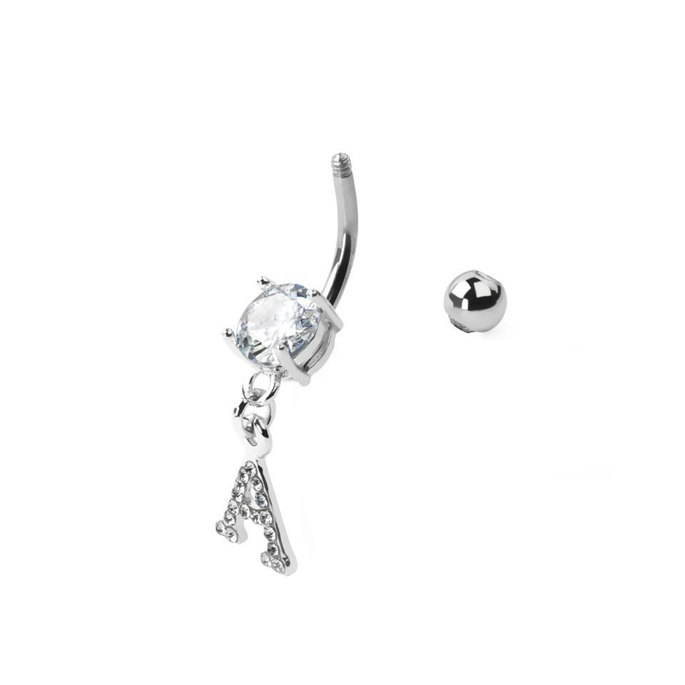Piercing do pupíku s písmenem zdobeným mnoha kamínky