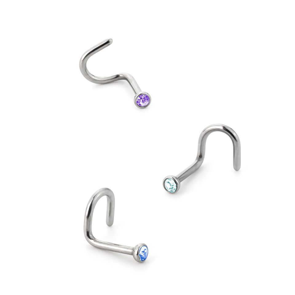 Zahnutý piercing do nosu z chirurgické oceli s kamínky v různých barvách