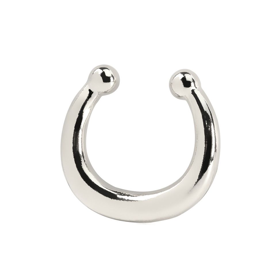 Falešný septum piercing s jednoduchým designem