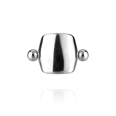 Helix piercing ve tvaru štítu