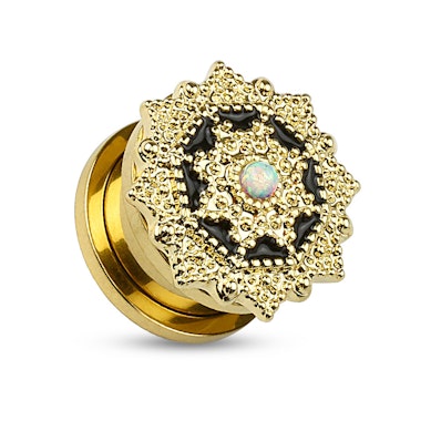 Plug s detaily a opálem v přední části