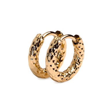 Pár tepaných huggy náušnic