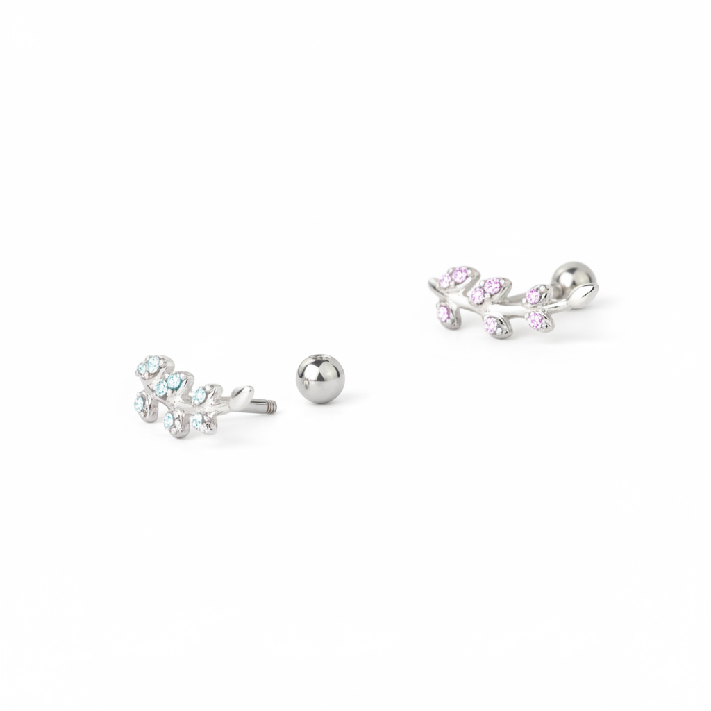 Piercing do ucha s lístky zdobenými kamínky