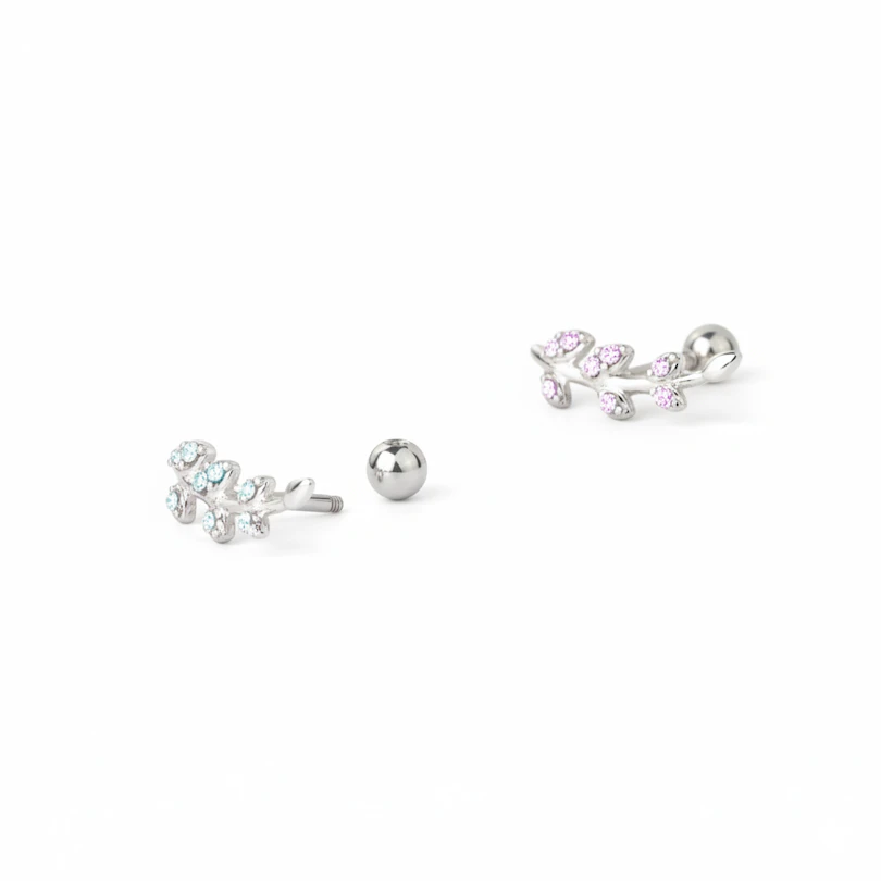 Piercing do ucha s lístky zdobenými kamínky