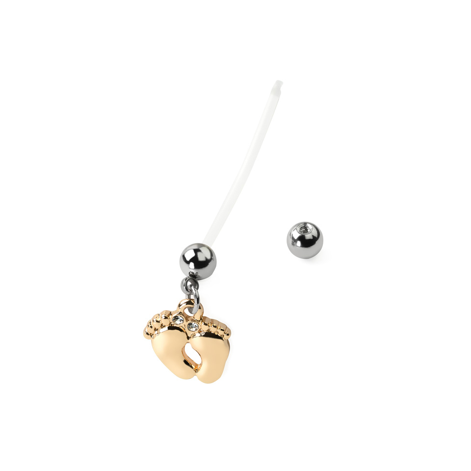 Těhotenský piercing do pupíku s dětskými nožičkami