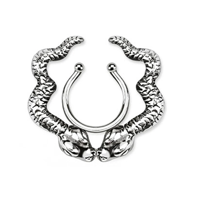 Falešný piercing do bradavky s hady