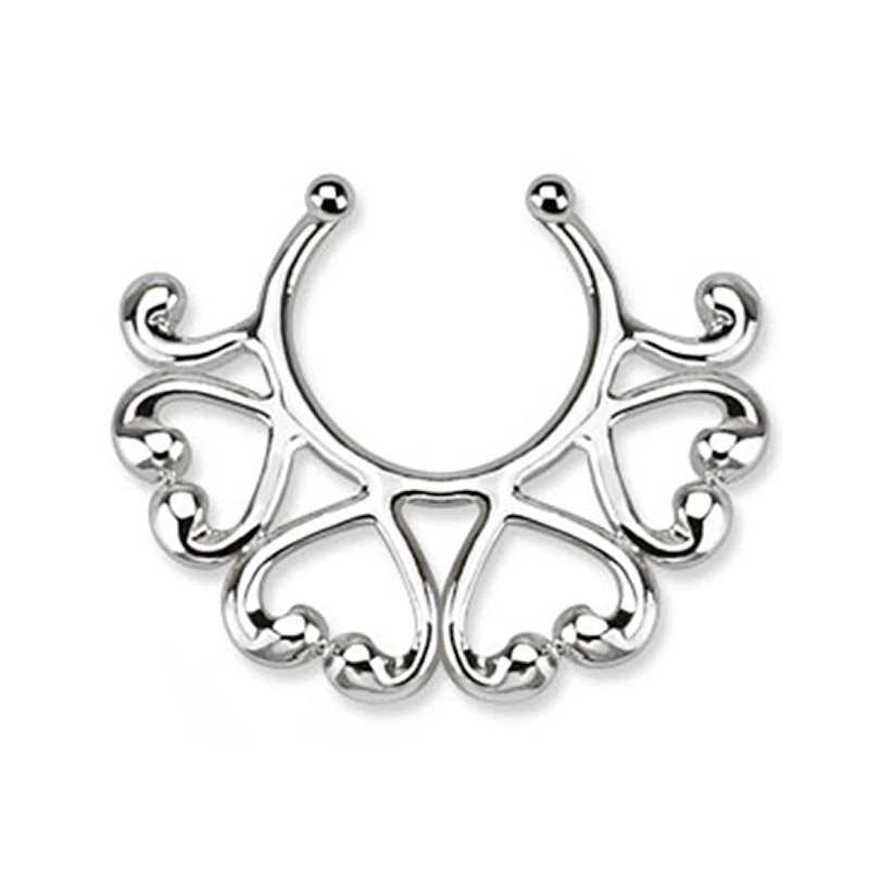 Falešný piercing do bradavky se srdíčky na okraji