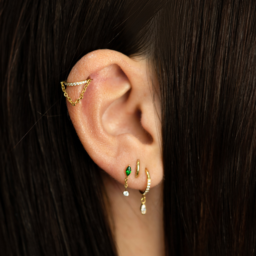 Titanová labreta se smaragdovým kamínkem a přívěskem