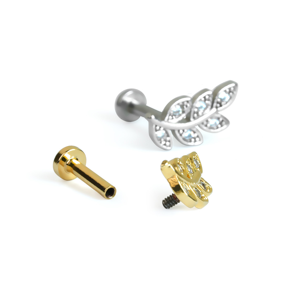 Labreta s vnitřním závitem a listem s kamínky