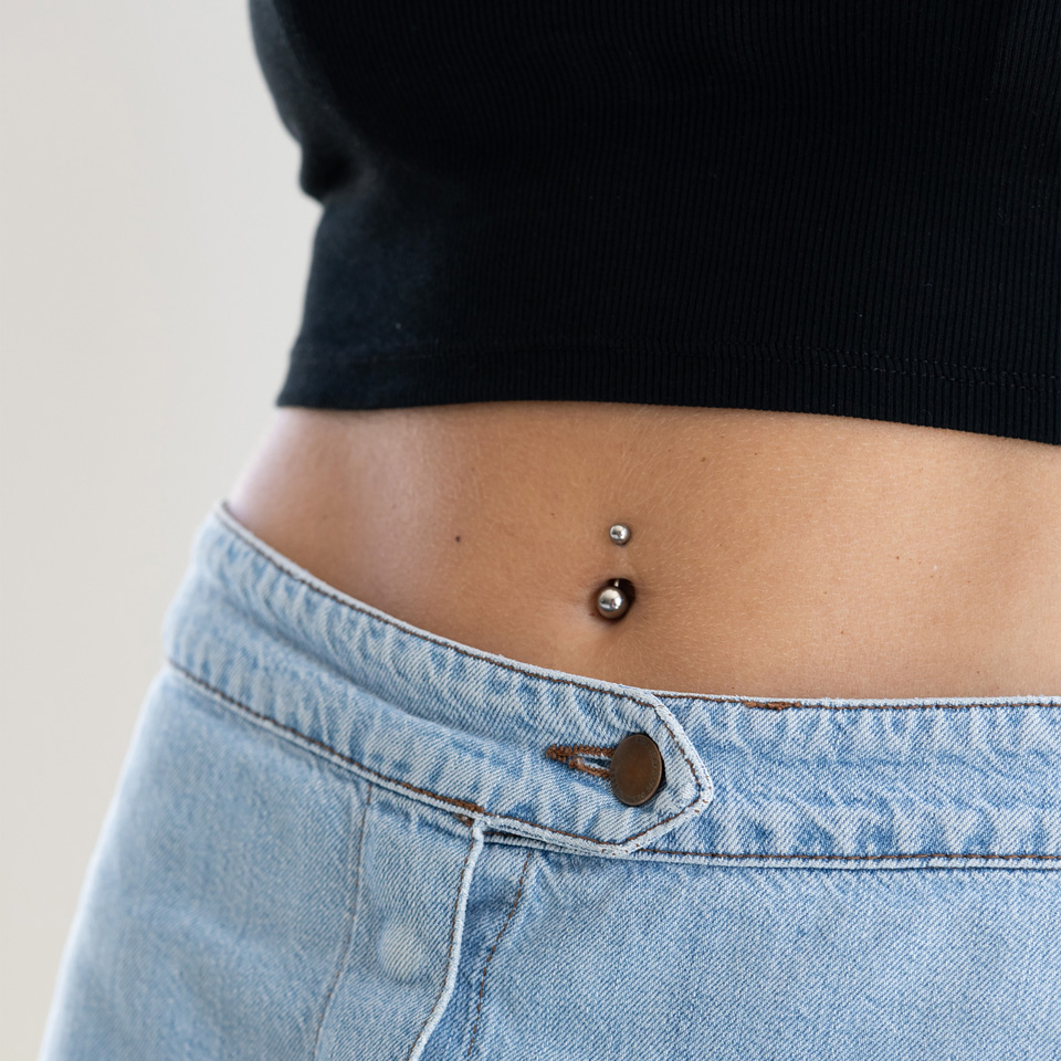 Pozlacený piercing do pupíku s velkým krystalem