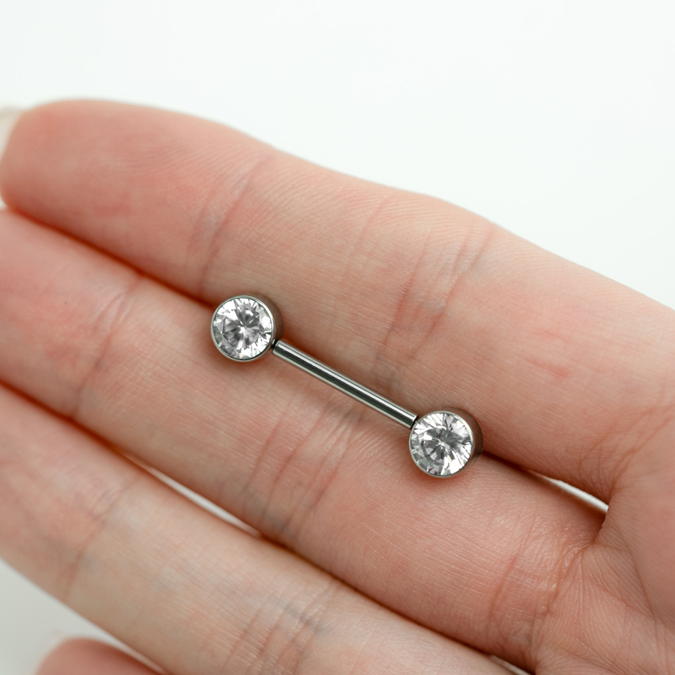 Titanový push-in piercing do bradavky s kamínky