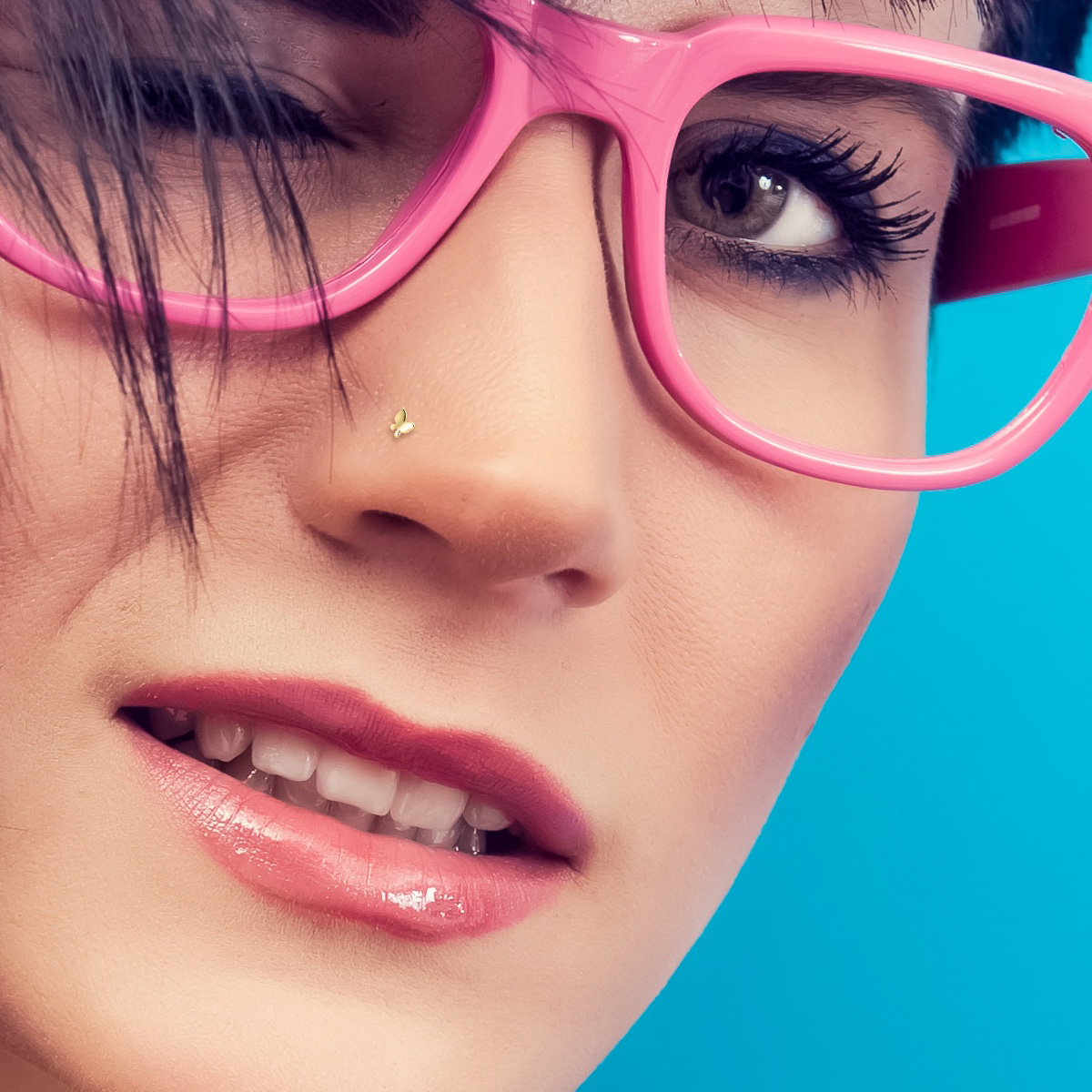 Zlatý 14kt piercing do nosu s motýlem