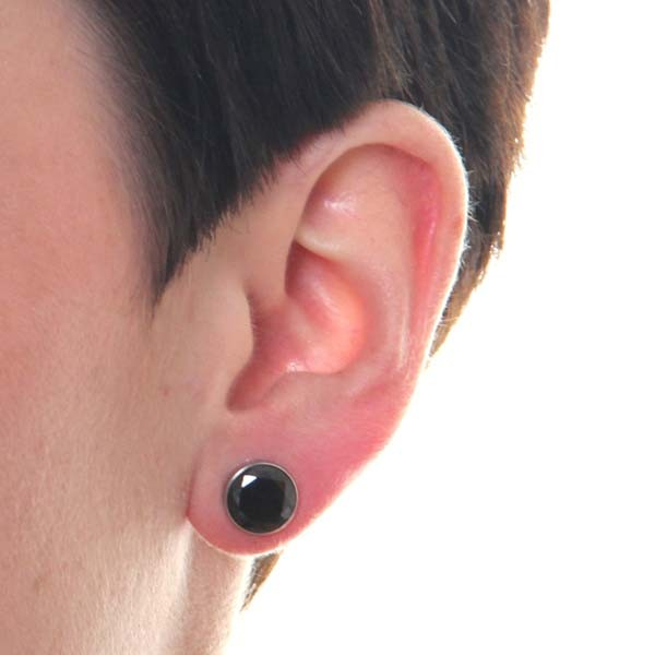 Plug s kamínkem a závitem