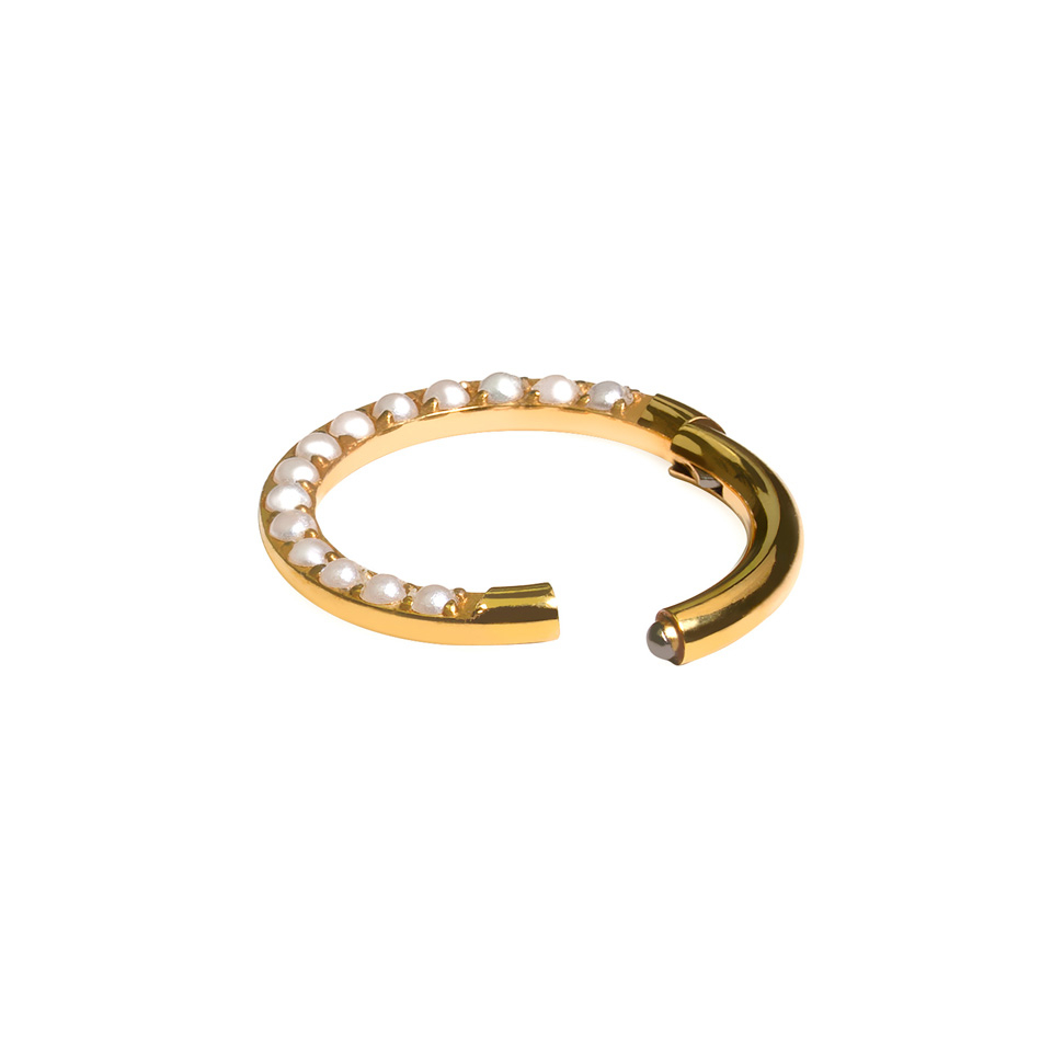 Titanový kroužek s perlami směřujícími dopředu