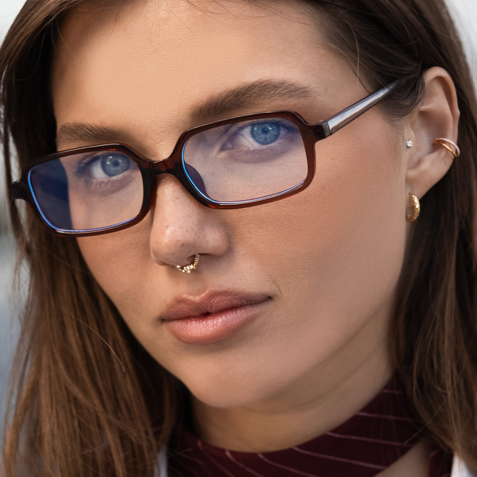 Kroužek s motýly směřujícími dopředu