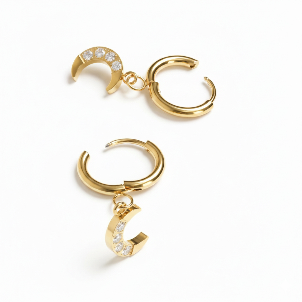 Pár kroužků s přívěskem měsíce