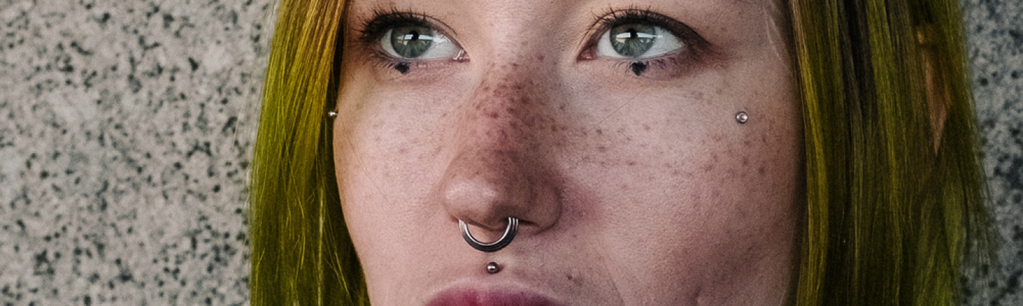 Vše, Co Potřebuješ Vědět o Surface Piercingu