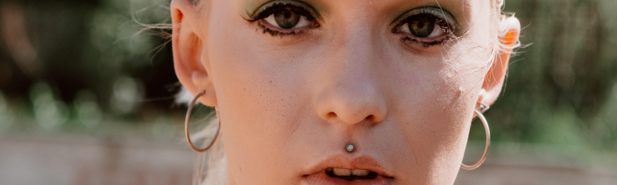 Tipy na Péči a Styling pro Medusa Piercing