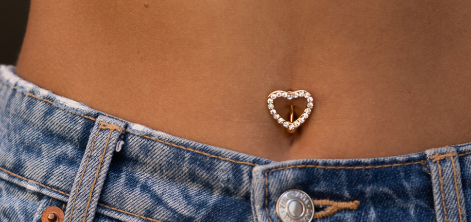 Jak se hojí piercing v pupíku