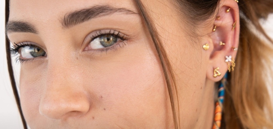 Metody Piercingů Pistole nebo Jehla Metody Piercingů Pistole nebo Jehla