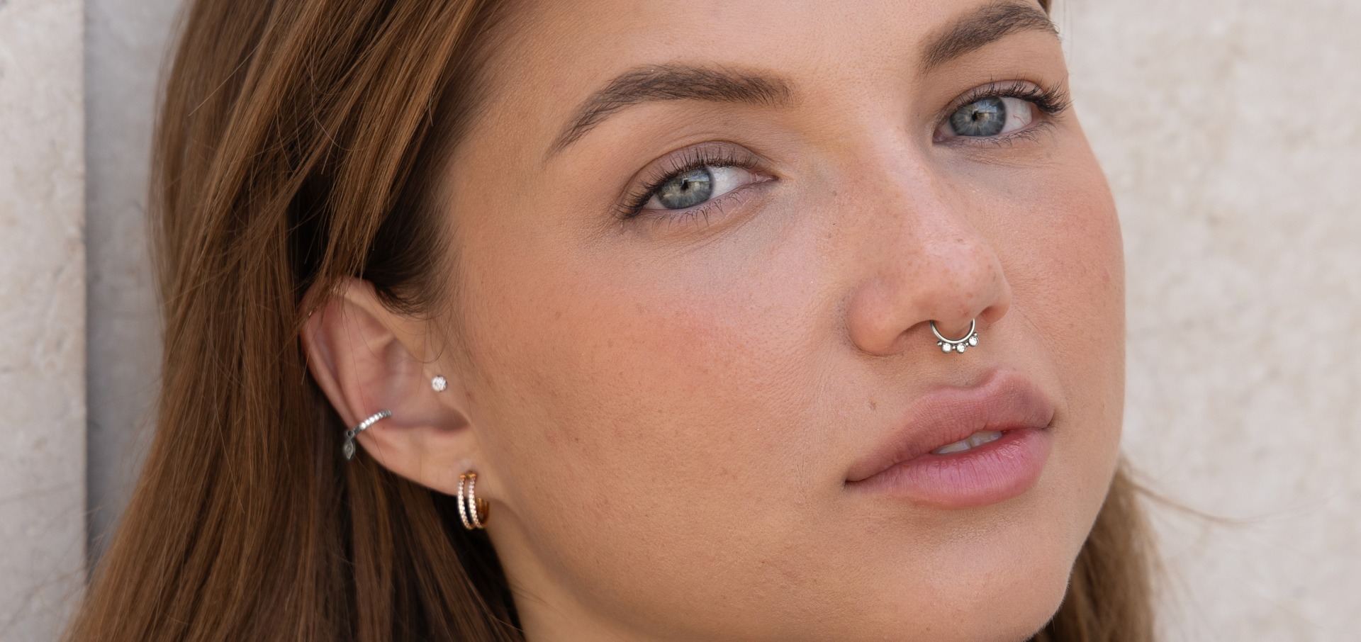 Trendy ve Světě Piercingů Těla 2025